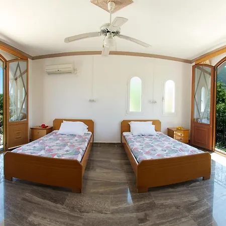 アパート Nikos And サミ