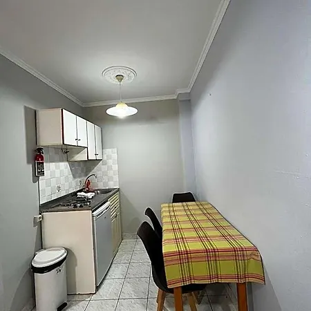 Nikos And Apartamento